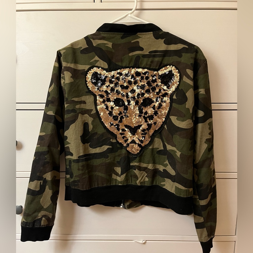 Bomber Jacket with leopard sequins patch on back